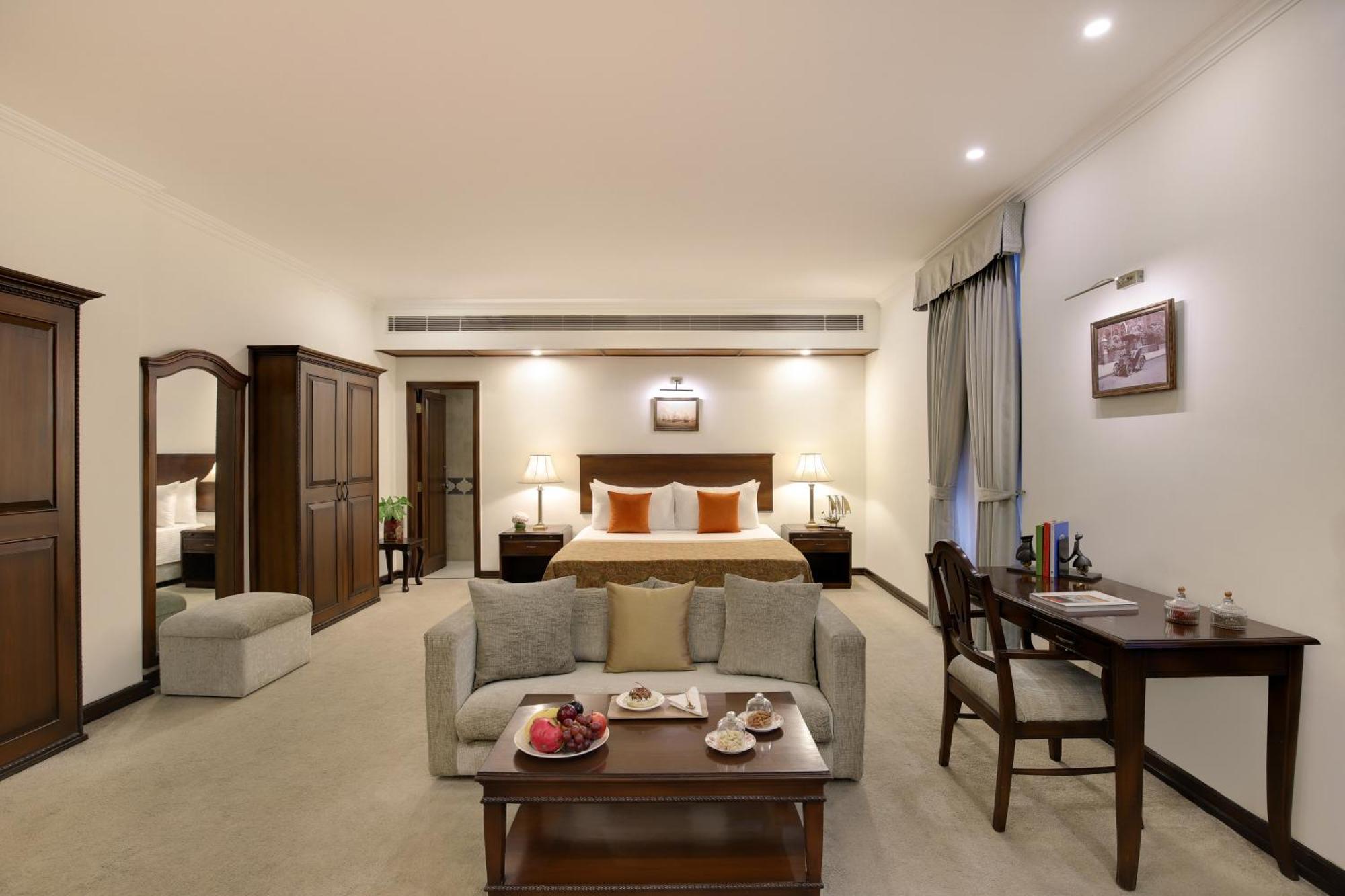 Ambassador, New Delhi - Ihcl Seleqtions Hotell Eksteriør bilde A suite at the hotel